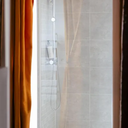 Eveil 4 Le Refuge Lumiere Sous Les Toits De Apartment *